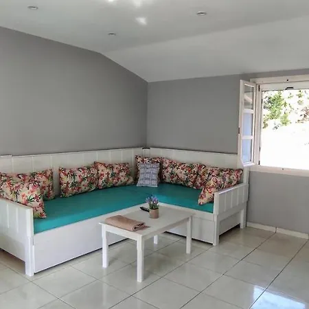 Bay * Πευκάρι