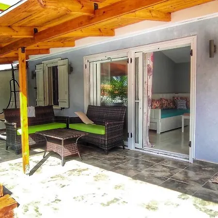 Bay * Πευκάρι