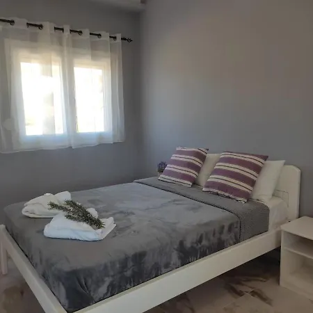 Bay * Πευκάρι