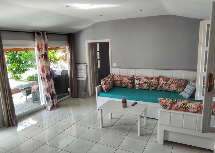 Apartment Bay Pefkari