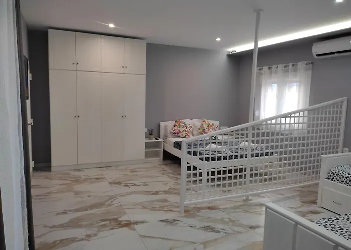 Bay Apartment *