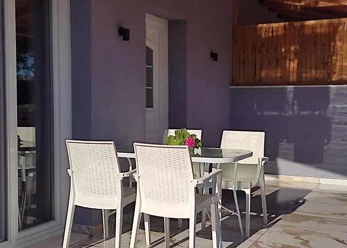 Bay Apartment