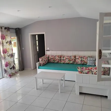 Apartment Bay *