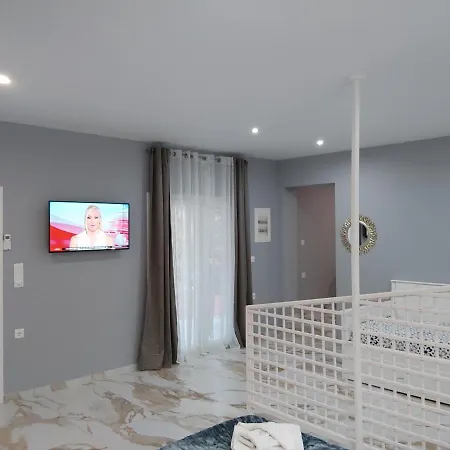 Apartment Bay