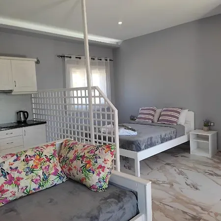 Apartment Bay *