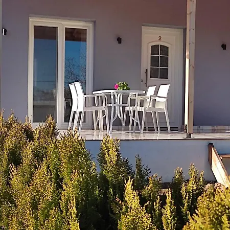 Bay Pefkari
